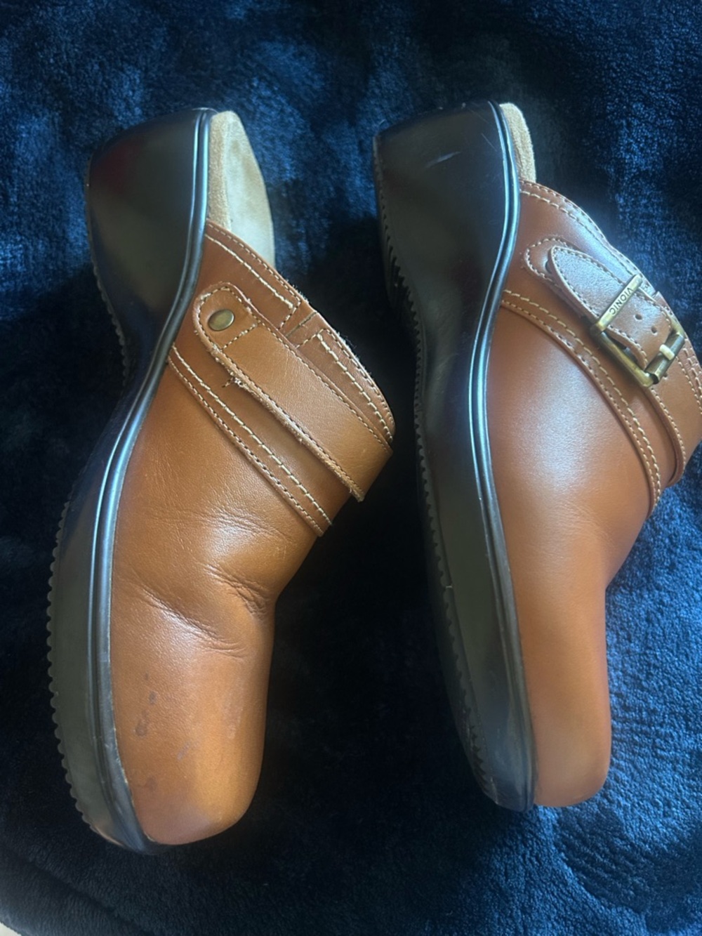 Vionic Clogs Shoes - Picture 6 of 9